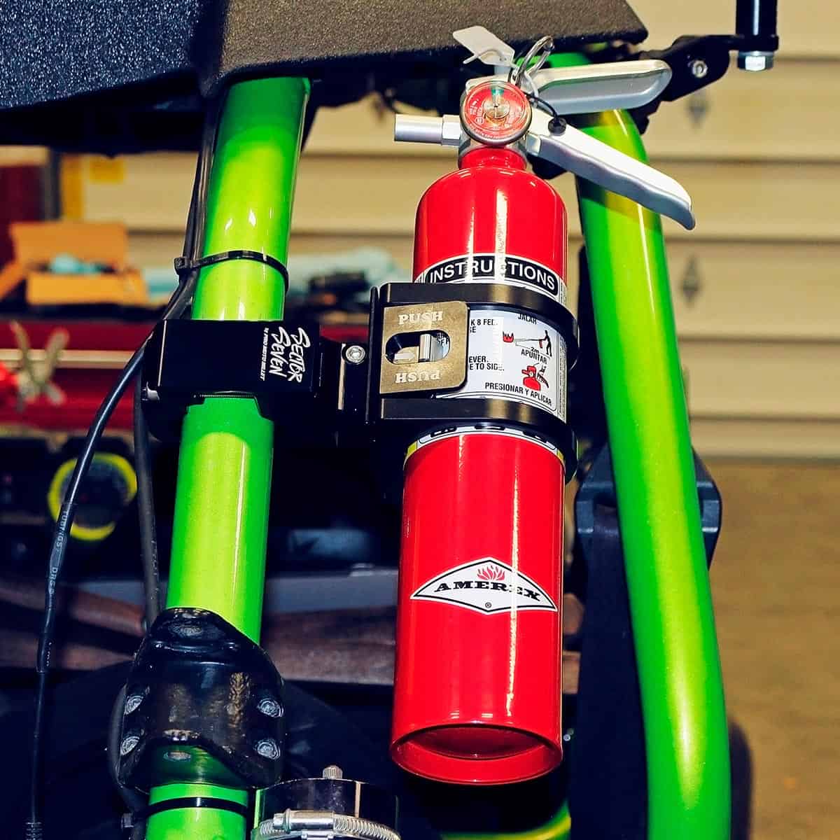 ファイヤーex Spectrum Quick Release Fire Extinguisher Mount with Universal